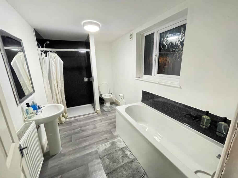30 Percent Off Weekly Stays - 6 Bedroom House - 11 Beds Blackpool Exterior foto