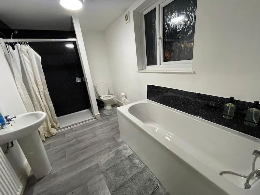 30 Percent Off Weekly Stays - 6 Bedroom House - 11 Beds Blackpool Exterior foto
